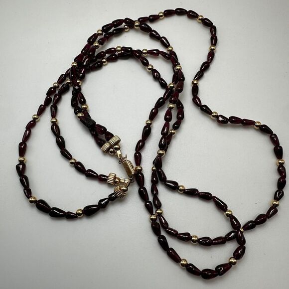 23"-25"  Double Stranded all Garnet and yellow gold filled beaded necklace! - Picture 7 of 15
